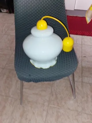 Lampadario vintage bianco e giallo