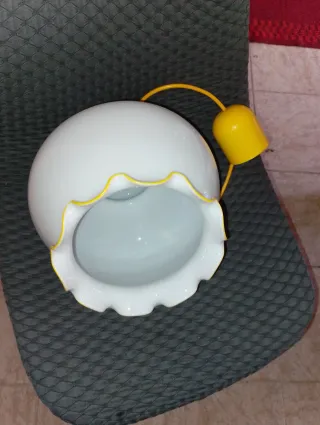 Lampadario vintage bianco e giallo