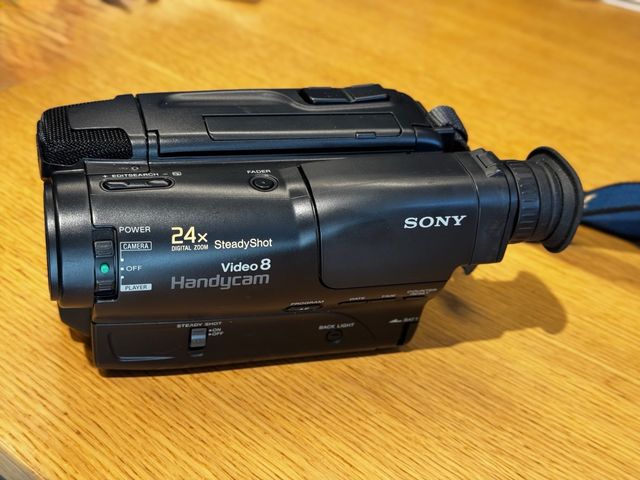 Sony Handycam Video 8 Digital Zoom 24x