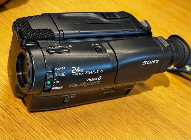 Sony Handycam Video 8 Digital Zoom 24x
