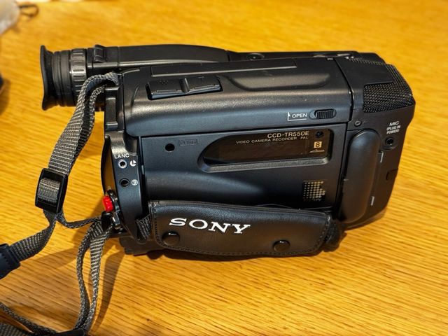 Sony Handycam Video 8 Digital Zoom 24x