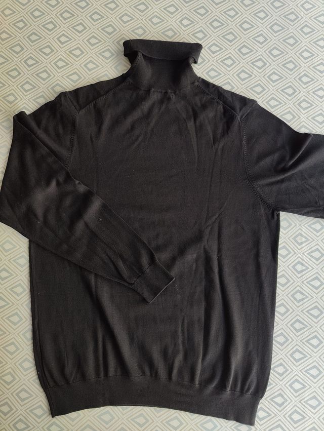 Jersey cuello alto negro Zara