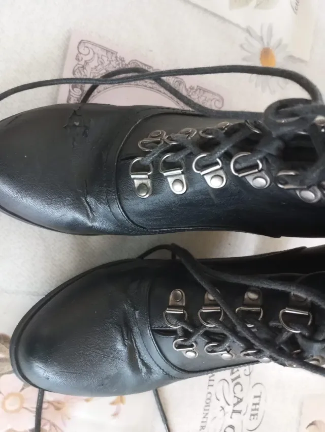 Stivaletti neri taglia 39