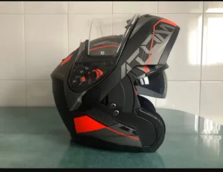 Casco MT ATOM de moto modular negro y naranja