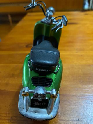 Miniatura Honda 90 CV Verde