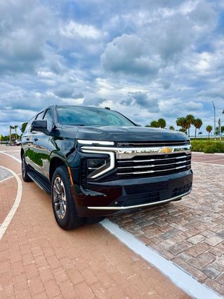 Chevrolet Suburban LT 2025