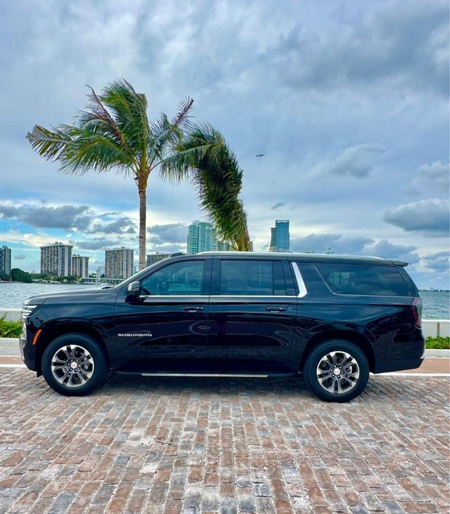 Chevrolet Suburban LT 2025