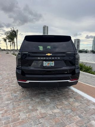 Chevrolet Suburban LT 2025