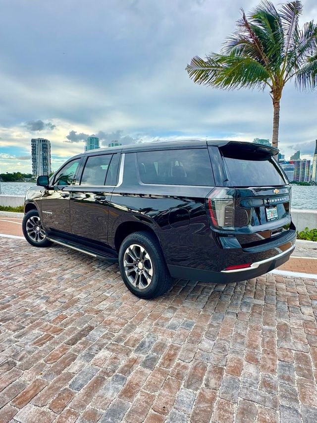 Chevrolet Suburban LT 2025