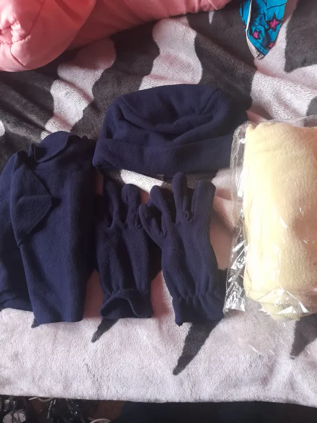 Gorro, guantes y bufanda azul/amarillo