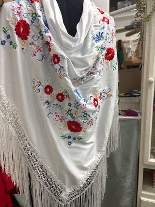 Mantoncillo Flamenco varios colores con Flecos.