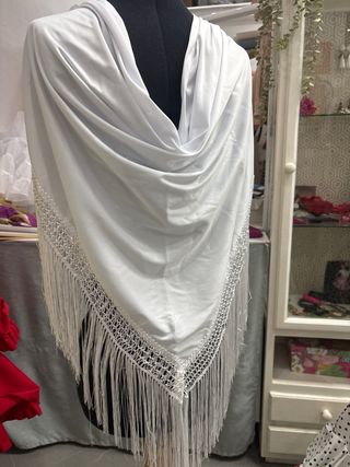 Mantoncillo Flamenco varios colores con Flecos.