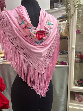 Mantoncillo Flamenco varios colores con Flecos.