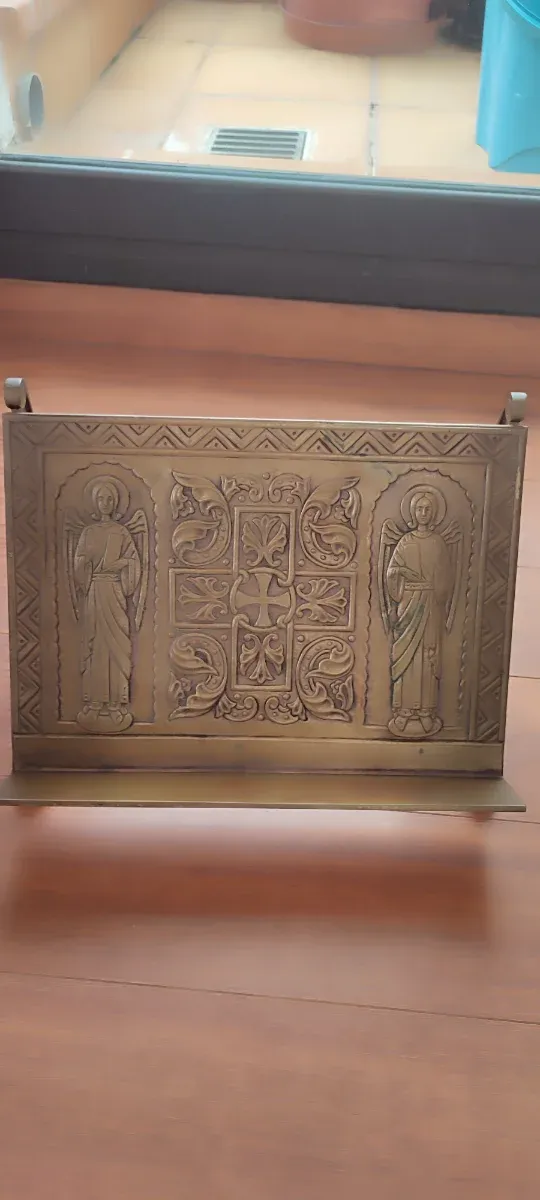 Atril de altar de bronce