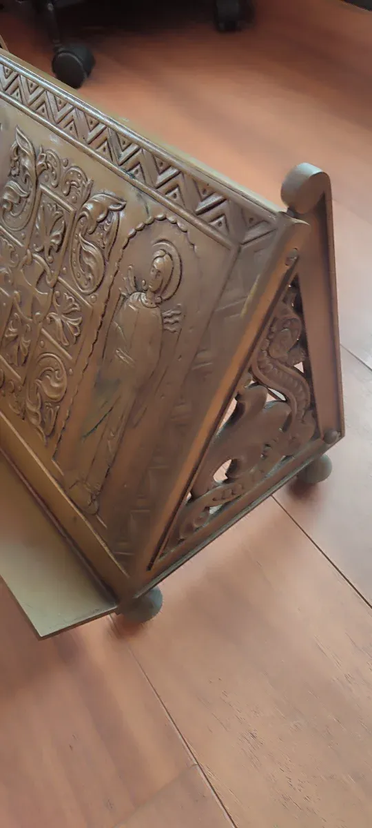 Atril de altar de bronce