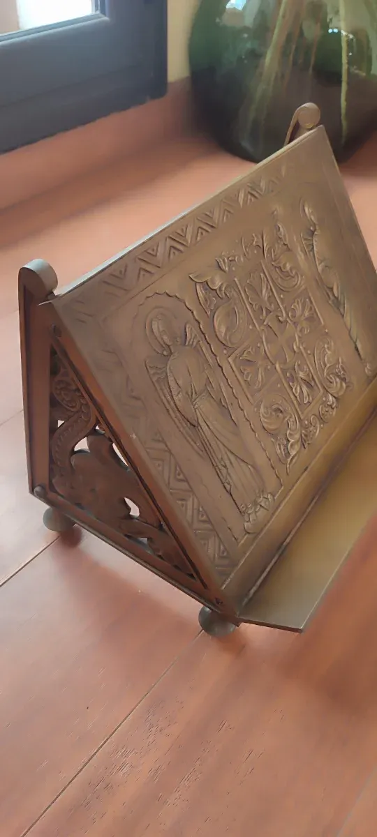 Atril de altar de bronce