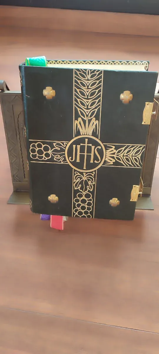 Atril de altar de bronce