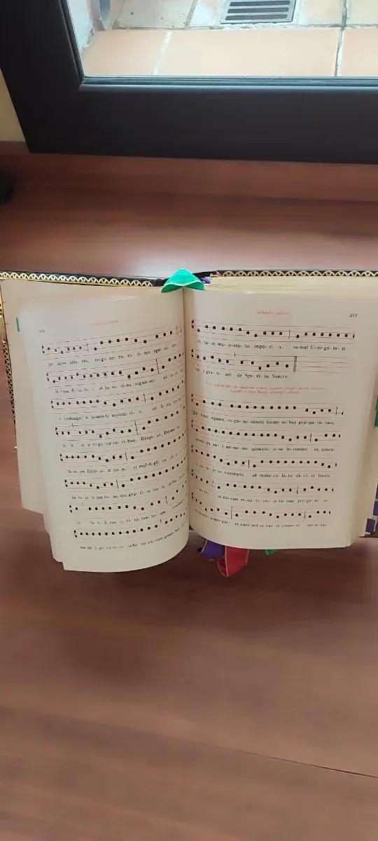 Atril de altar de bronce