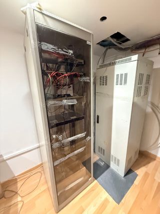 Mobiliario de Oficina (escritorios, sillas, etc.)