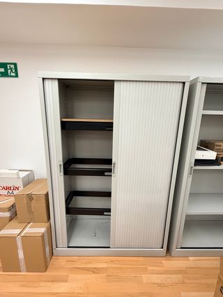 Mobiliario de Oficina (escritorios, sillas, etc.)