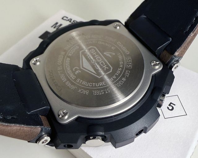 Casio G-Shock GST-W130L-1AER. Sin usar, caja.