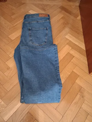 Pantalón vaquero campana azul