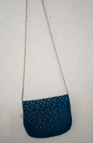 Bolso de fiesta Nora azul raso con brillos