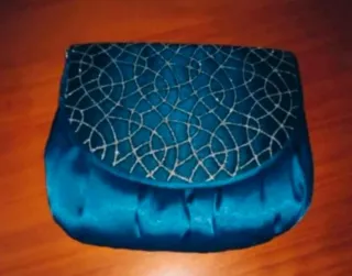 Bolso de fiesta Nora azul raso con brillos