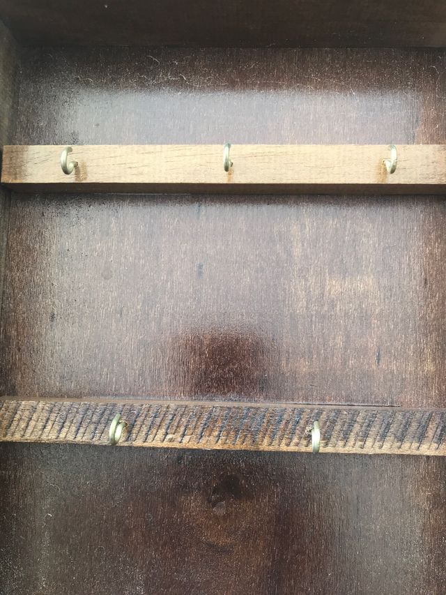 Cuadro guarda llaves madera.