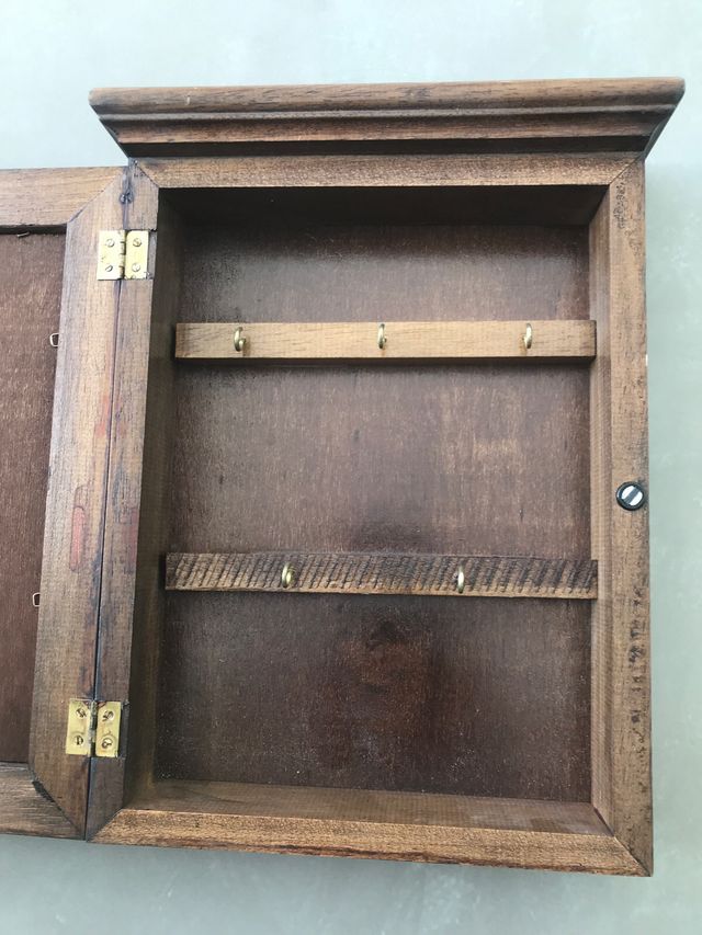 Cuadro guarda llaves madera.