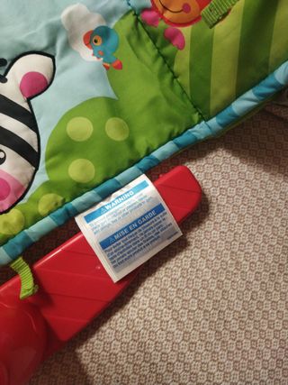 Gimnasio para bebé con arco y juguetes