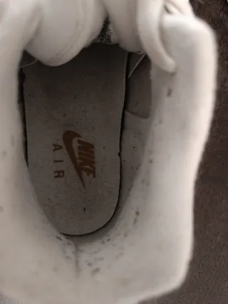 Zapatillas Nike Blancas y Doradas