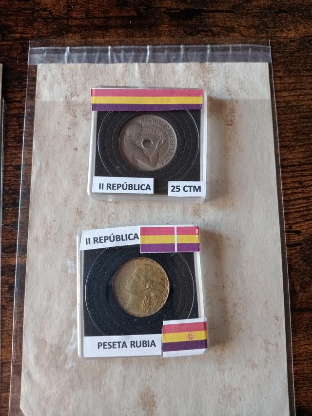 Lote II República: Billetes, Monedas y Sellos