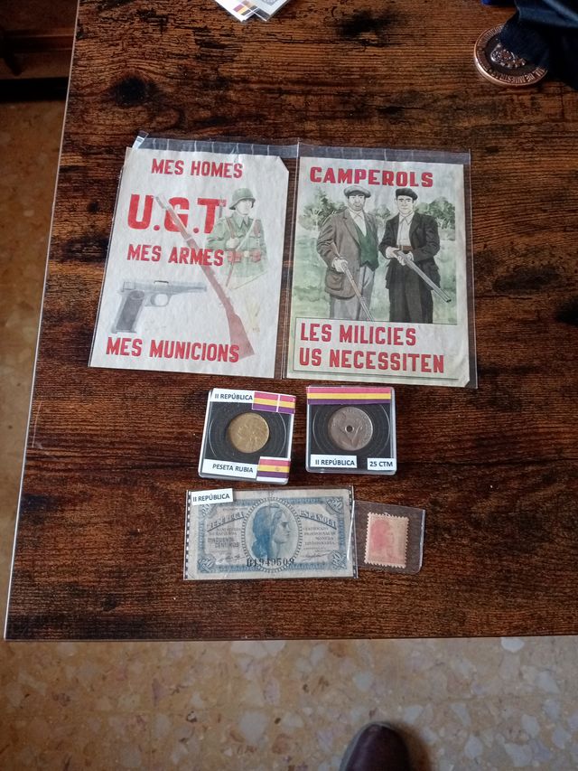 Lote II República: Billetes, Monedas y Sellos