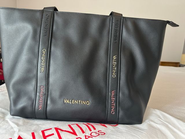 Bolso Valentino Negro y Dorado