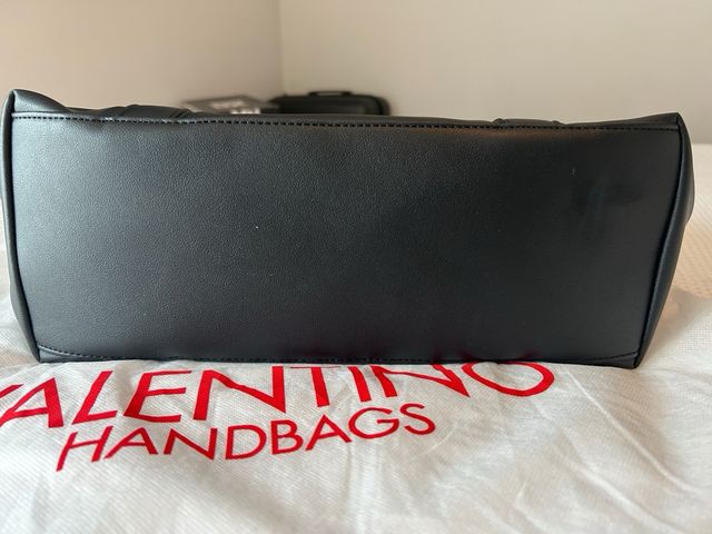 Bolso Valentino Negro y Dorado