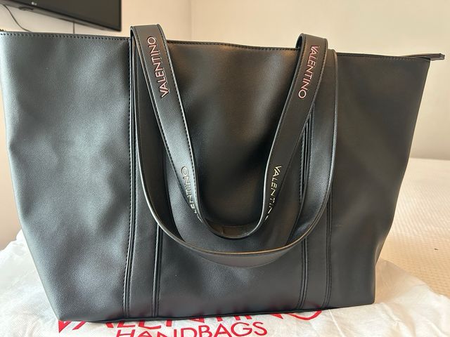 Bolso Valentino Negro y Dorado