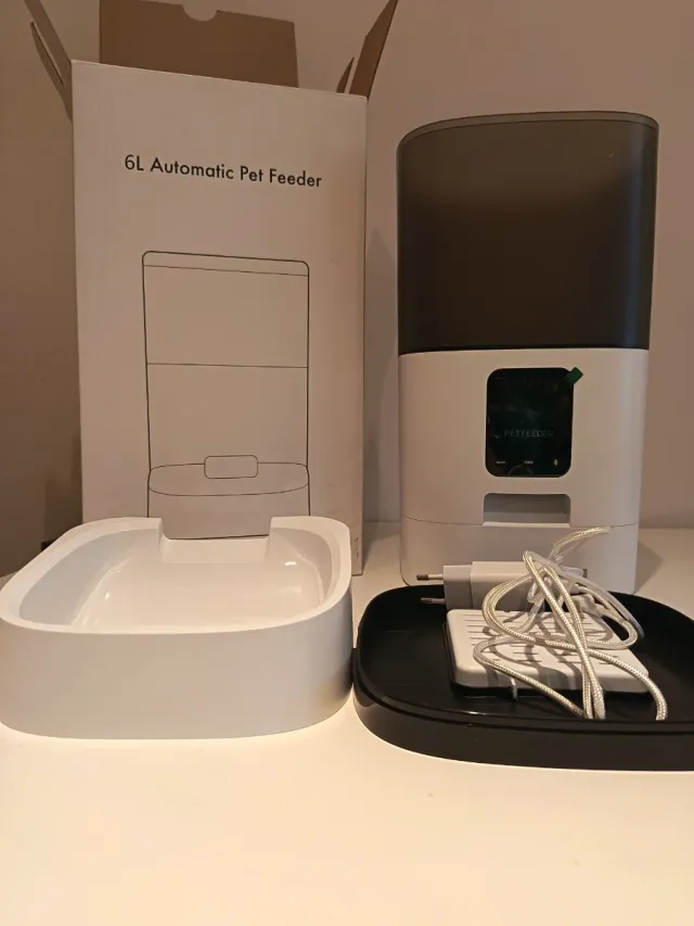 Comedero automático para perro o gato 6L.