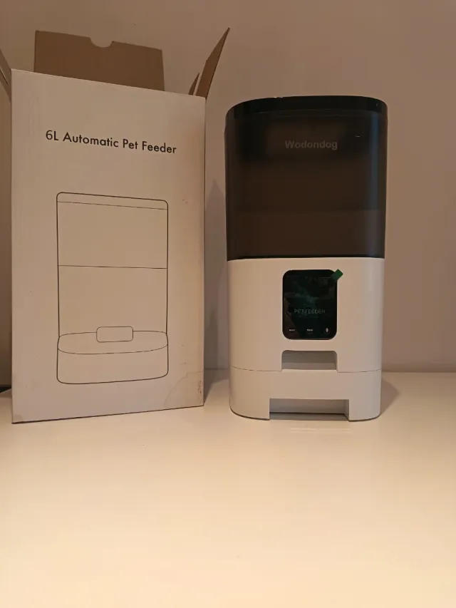 Comedero automático para perro o gato 6L.