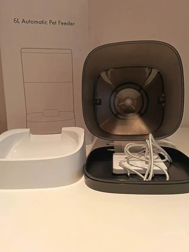 Comedero automático para perro o gato 6L.