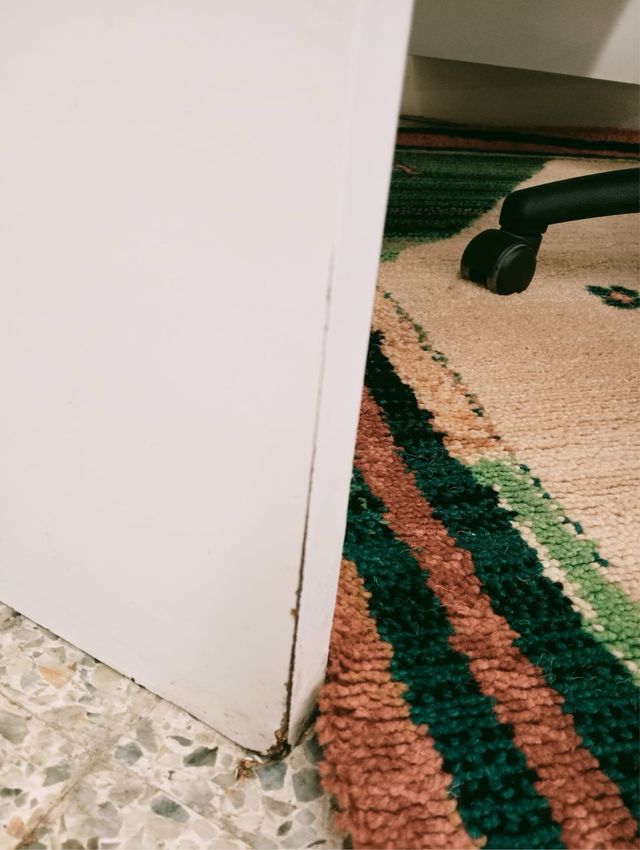 Mesa y sillón de despacho