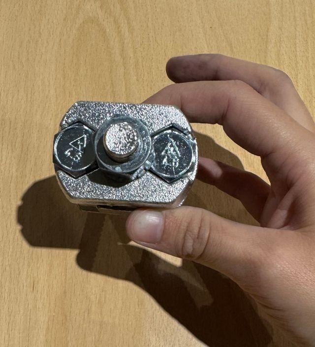 Borna de conexión metálico