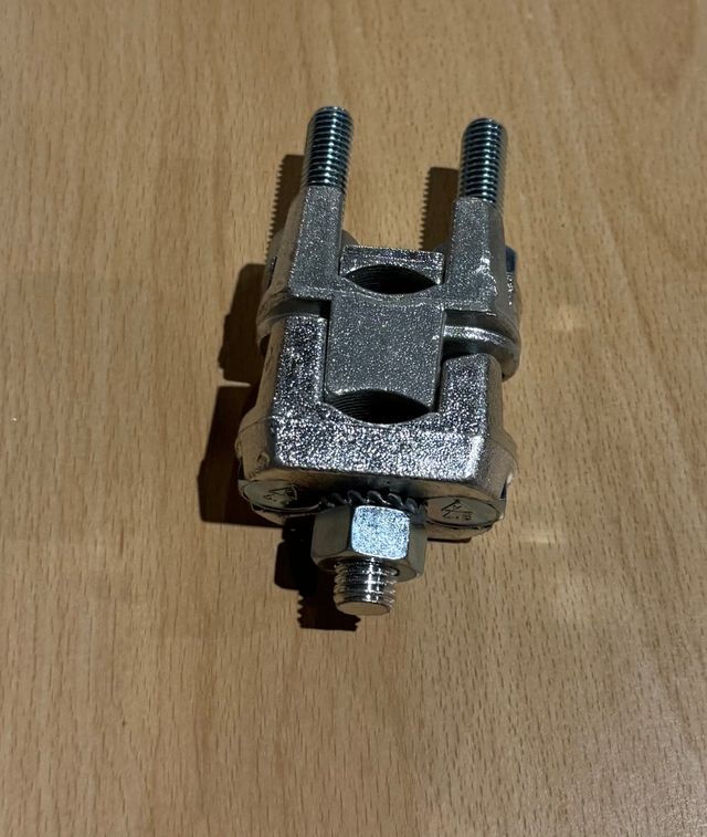 Borna de conexión metálico