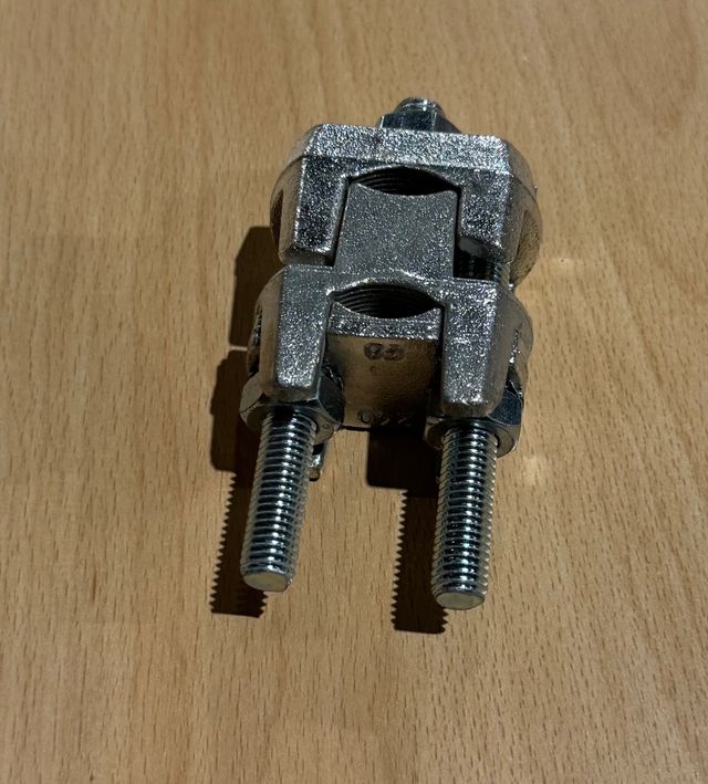 Borna de conexión metálico