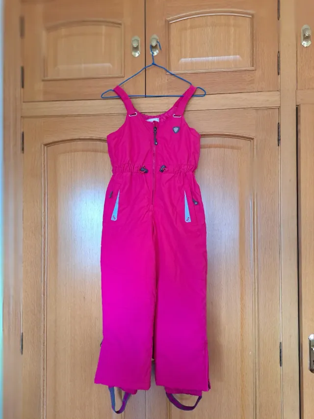 Mono de nieve rosa para niña