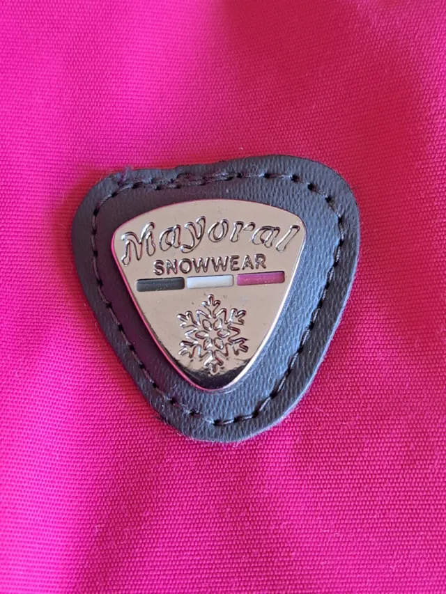 Mono de nieve rosa para niña