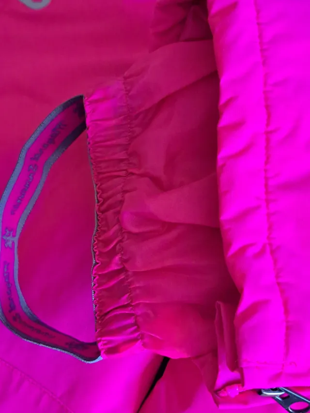 Mono de nieve rosa para niña