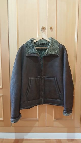 Cazadora marrón con borreguillo