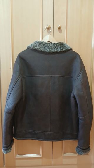 Cazadora marrón con borreguillo