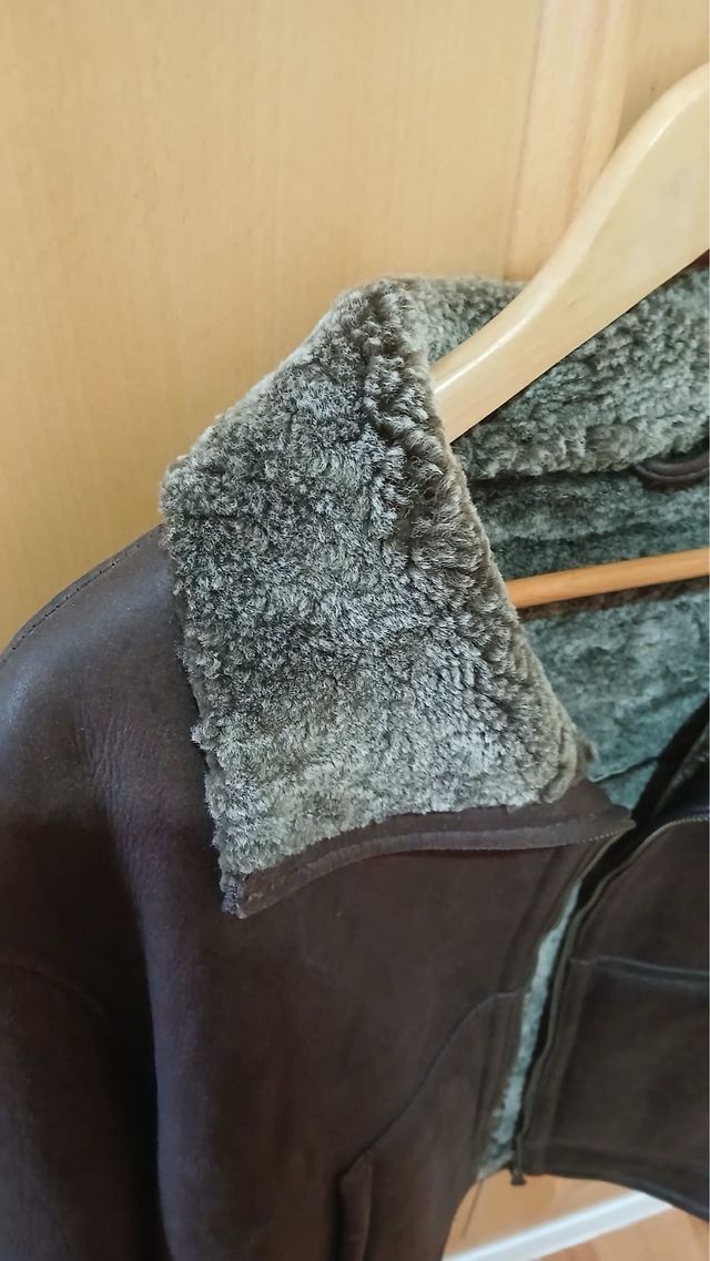 Cazadora marrón con borreguillo